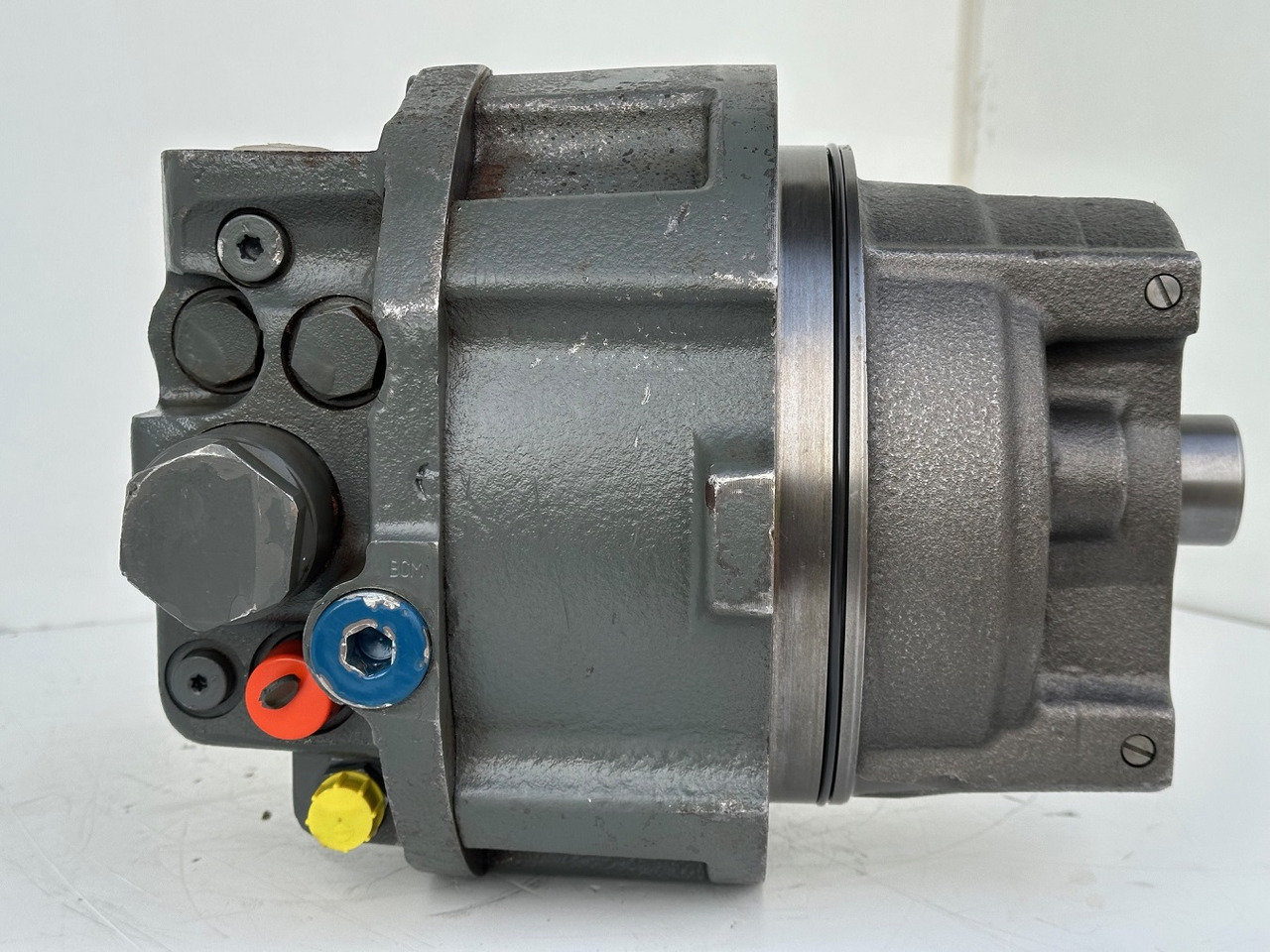 Liebherr Hydraulikeinbaumotor Typ:LH46VE 108. ID-Nr.11428178 . LOS926-1715,R926-1715,R928-1715,R930-1716,R934-1550,R936K-LC,R936K-NLC,R936K-SLC,R938. #11428178.0663# - הנעה סופית עבור מכונת בנייה: תמונה 4 Liebherr Hydraulikeinbaumotor Typ:LH46VE 108. ID-Nr.11428178 . LOS926-1715,R926-1715,R928-1715,R930-1716,R934-1550,R936K-LC,R936K-NLC,R936K-SLC,R938. #11428178.0663# - הנעה סופית עבור מכונת בנייה: תמונה 4