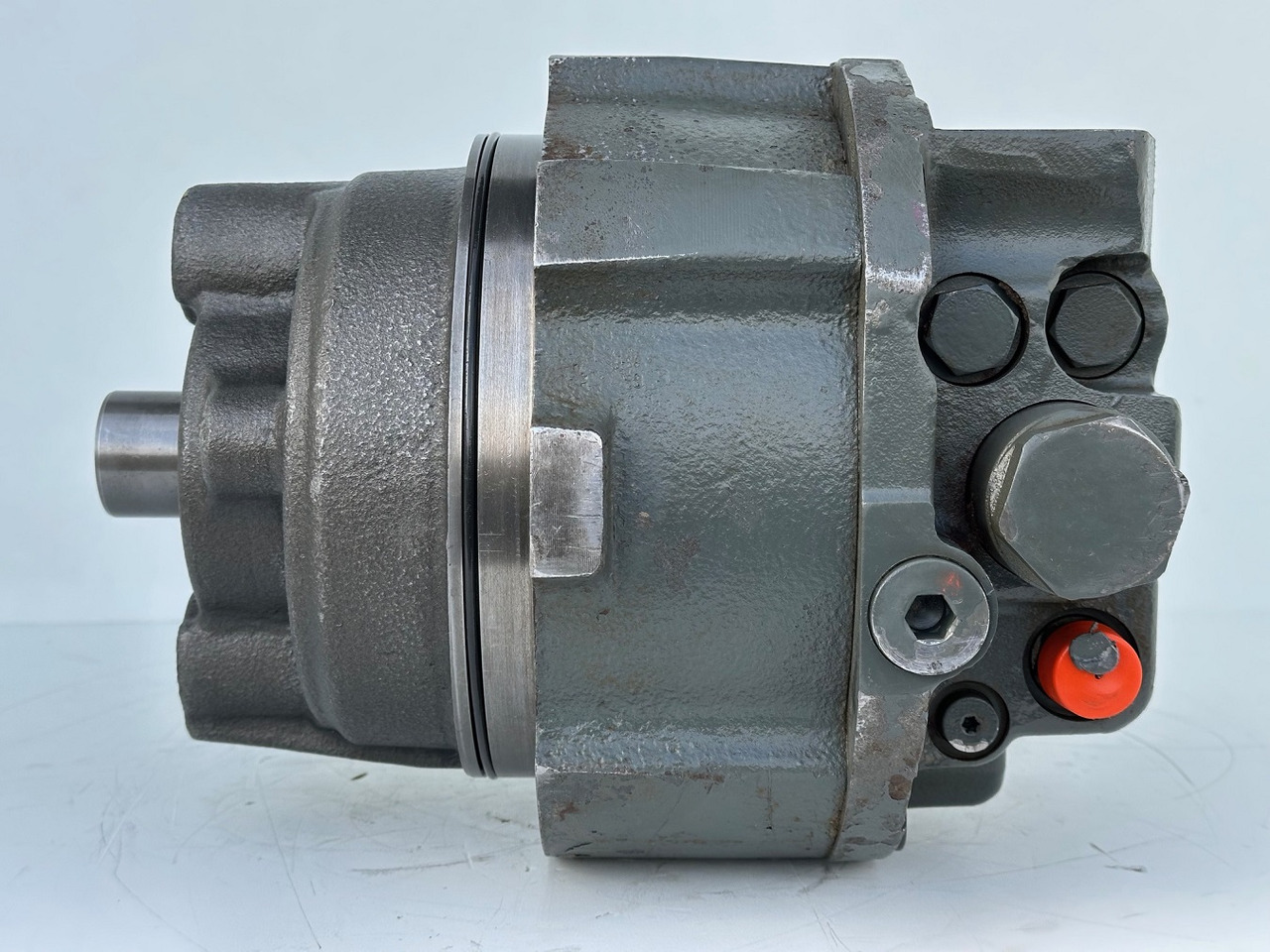 Liebherr Hydraulikeinbaumotor Typ:LH46VE 108. ID-Nr.11428178 . LOS926-1715,R926-1715,R928-1715,R930-1716,R934-1550,R936K-LC,R936K-NLC,R936K-SLC,R938. #11428178.0663# - הנעה סופית עבור מכונת בנייה: תמונה 3 Liebherr Hydraulikeinbaumotor Typ:LH46VE 108. ID-Nr.11428178 . LOS926-1715,R926-1715,R928-1715,R930-1716,R934-1550,R936K-LC,R936K-NLC,R936K-SLC,R938. #11428178.0663# - הנעה סופית עבור מכונת בנייה: תמונה 3