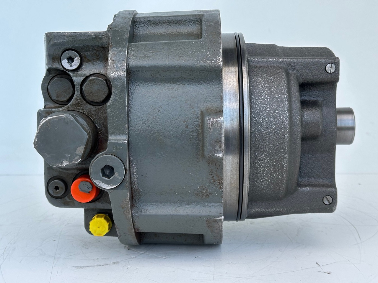 Liebherr Hydraulikeinbaumotor Typ:LH46VE 108. ID-Nr.11428178 . LOS926-1715,R926-1715,R928-1715,R930-1716,R934-1550,R936K-LC,R936K-NLC,R936K-SLC,R938. #11428178.0717# - הנעה סופית עבור מכונת בנייה: תמונה 4 Liebherr Hydraulikeinbaumotor Typ:LH46VE 108. ID-Nr.11428178 . LOS926-1715,R926-1715,R928-1715,R930-1716,R934-1550,R936K-LC,R936K-NLC,R936K-SLC,R938. #11428178.0717# - הנעה סופית עבור מכונת בנייה: תמונה 4