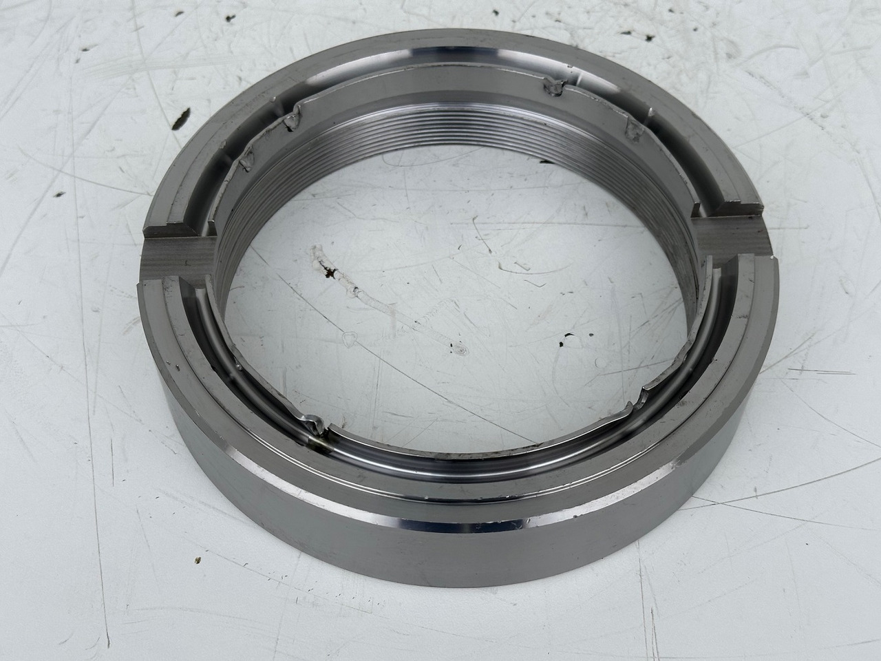 Liebherr Nutmutter ID-Nr.9443117 - ID-Nr.944311703. LH110,A974,LOS974,P974,P976,R974,R976,R980,P994,P995,R944,R995. #944311703.27.12.01# - תיבת הילוכים עבור מכונת בנייה: תמונה 1 Liebherr Nutmutter ID-Nr.9443117 - ID-Nr.944311703. LH110,A974,LOS974,P974,P976,R974,R976,R980,P994,P995,R944,R995. #944311703.27.12.01# - תיבת הילוכים עבור מכונת בנייה: תמונה 1