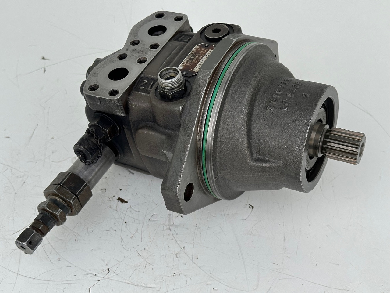 Liebherr Original Hydraulikeinbaumotor FMF045. ID-Nr.12464105. SAT250/287. LH18M, LH22C, LH22M, LH24M, LH26EC, LH26EM, LH26M. #12464105.20985# - מנוע נדנדה עבור מכונת בנייה: תמונה 4 Liebherr Original Hydraulikeinbaumotor FMF045. ID-Nr.12464105. SAT250/287. LH18M, LH22C, LH22M, LH24M, LH26EC, LH26EM, LH26M. #12464105.20985# - מנוע נדנדה עבור מכונת בנייה: תמונה 4