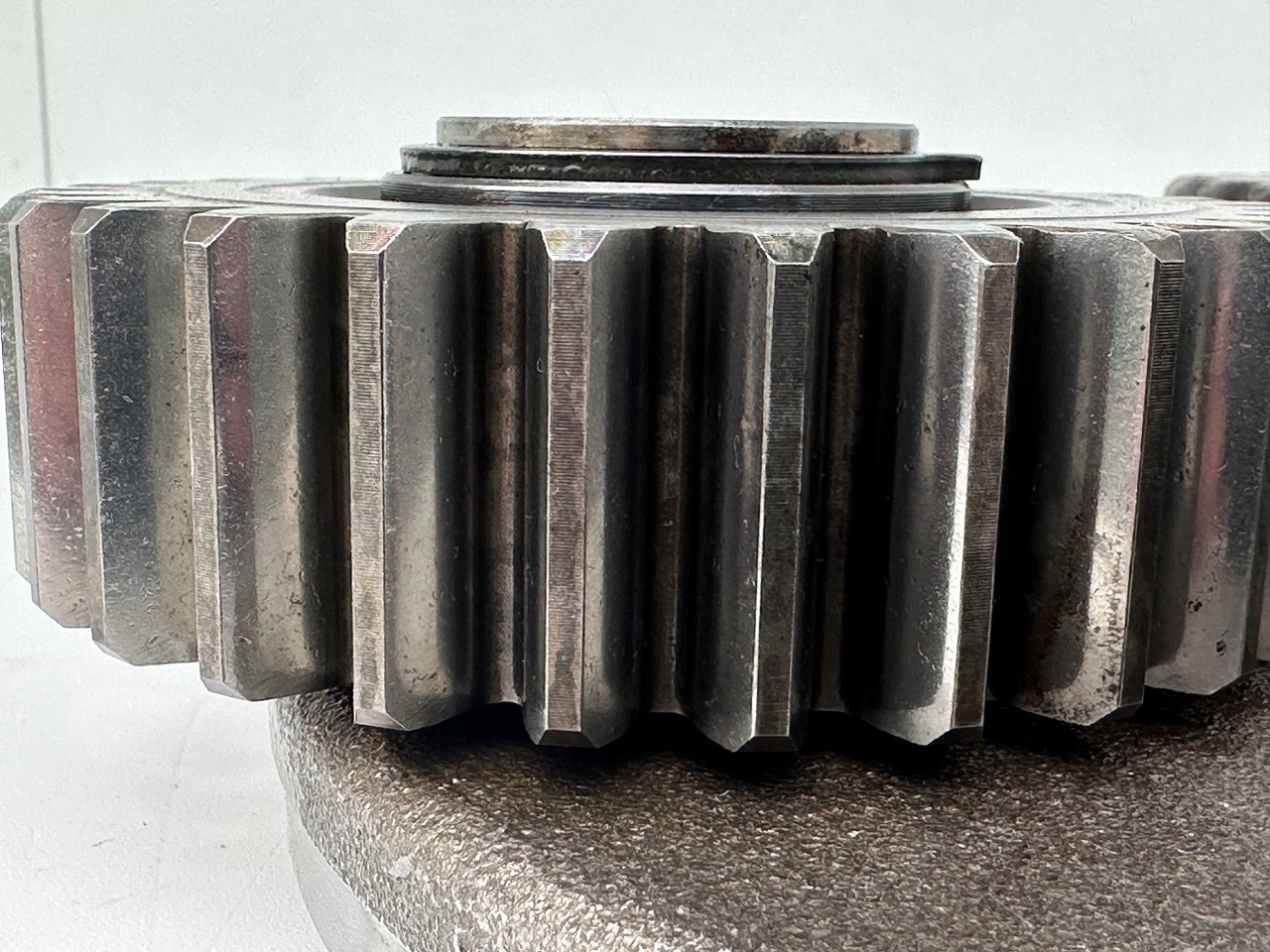 הנעה סופית עבור מחפר סורק Liebherr Planetenträger ID-Nr.90024938 mit Planetenräder ID-Nr.90024939. FAT400P112 -FAT400P130 - FAT400P139. LO1936,LOS926,R926,R928,R930,R934,R936,R940,R944,R946,R950 T. #H1.6569.90024939#: תמונה 8 הנעה סופית עבור מחפר סורק Liebherr Planetenträger ID-Nr.90024938 mit Planetenräder ID-Nr.90024939. FAT400P112 -FAT400P130 - FAT400P139. LO1936,LOS926,R926,R928,R930,R934,R936,R940,R944,R946,R950 T. #H1.6569.90024939#: תמונה 8