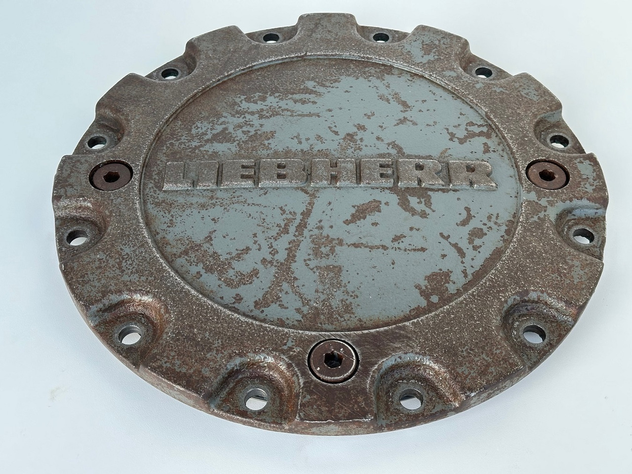 Liebherr Verschlussdeckel ID-Nr.90214374. FAT400P130, FAT400P139. R926-1715, R928-1715, R930-1716, R934-1550, R936 K-LC, R936 K-NLC, R936 K-SLC, R938-1650. #90214374.25.01# - הנעה סופית עבור מחפר סורק: תמונה 1 Liebherr Verschlussdeckel ID-Nr.90214374. FAT400P130, FAT400P139. R926-1715, R928-1715, R930-1716, R934-1550, R936 K-LC, R936 K-NLC, R936 K-SLC, R938-1650. #90214374.25.01# - הנעה סופית עבור מחפר סורק: תמונה 1