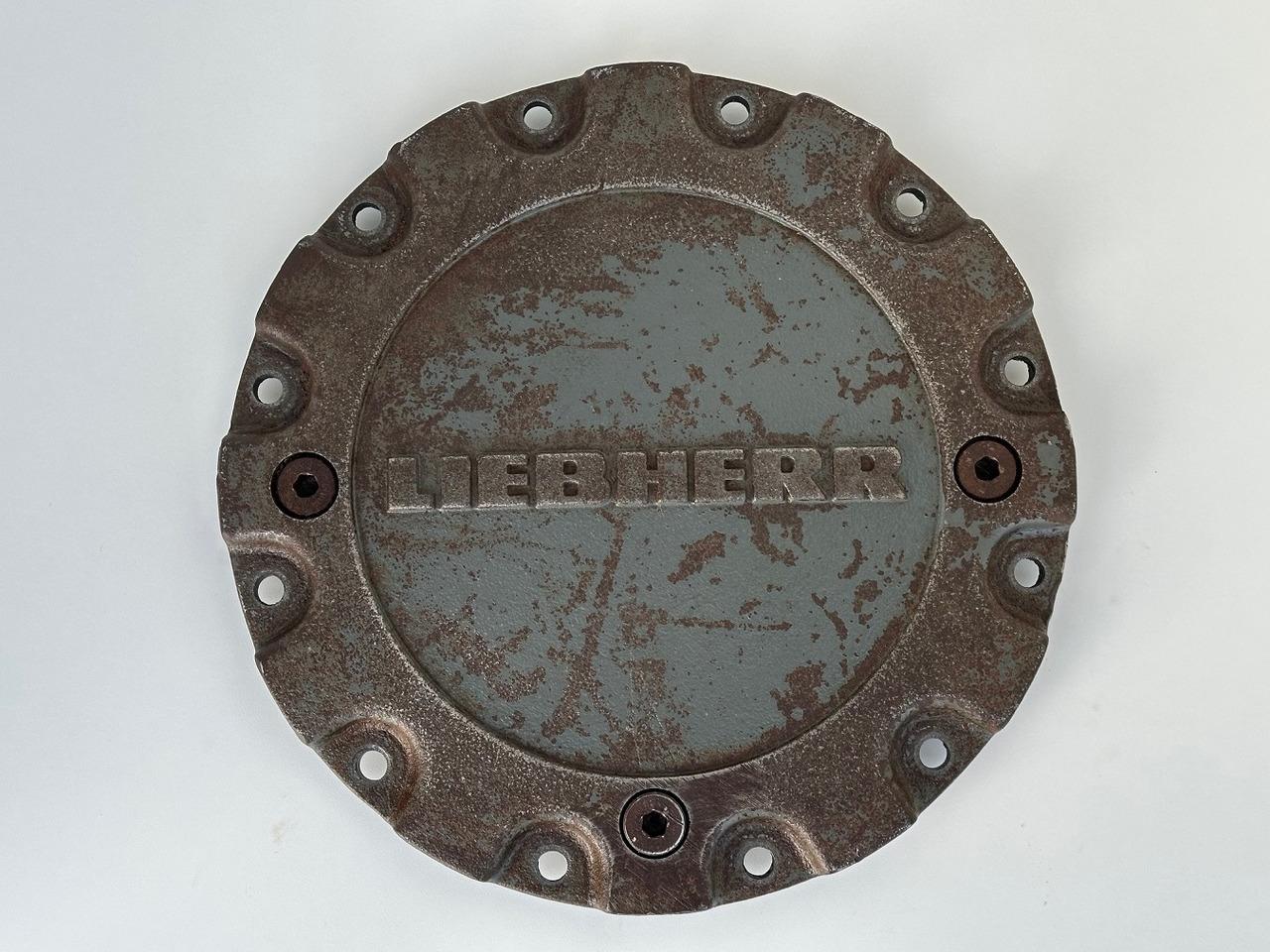 Liebherr Verschlussdeckel ID-Nr.90214374. FAT400P130, FAT400P139. R926-1715, R928-1715, R930-1716, R934-1550, R936 K-LC, R936 K-NLC, R936 K-SLC, R938-1650. #90214374.25.01# - הנעה סופית עבור מחפר סורק: תמונה 3 Liebherr Verschlussdeckel ID-Nr.90214374. FAT400P130, FAT400P139. R926-1715, R928-1715, R930-1716, R934-1550, R936 K-LC, R936 K-NLC, R936 K-SLC, R938-1650. #90214374.25.01# - הנעה סופית עבור מחפר סורק: תמונה 3