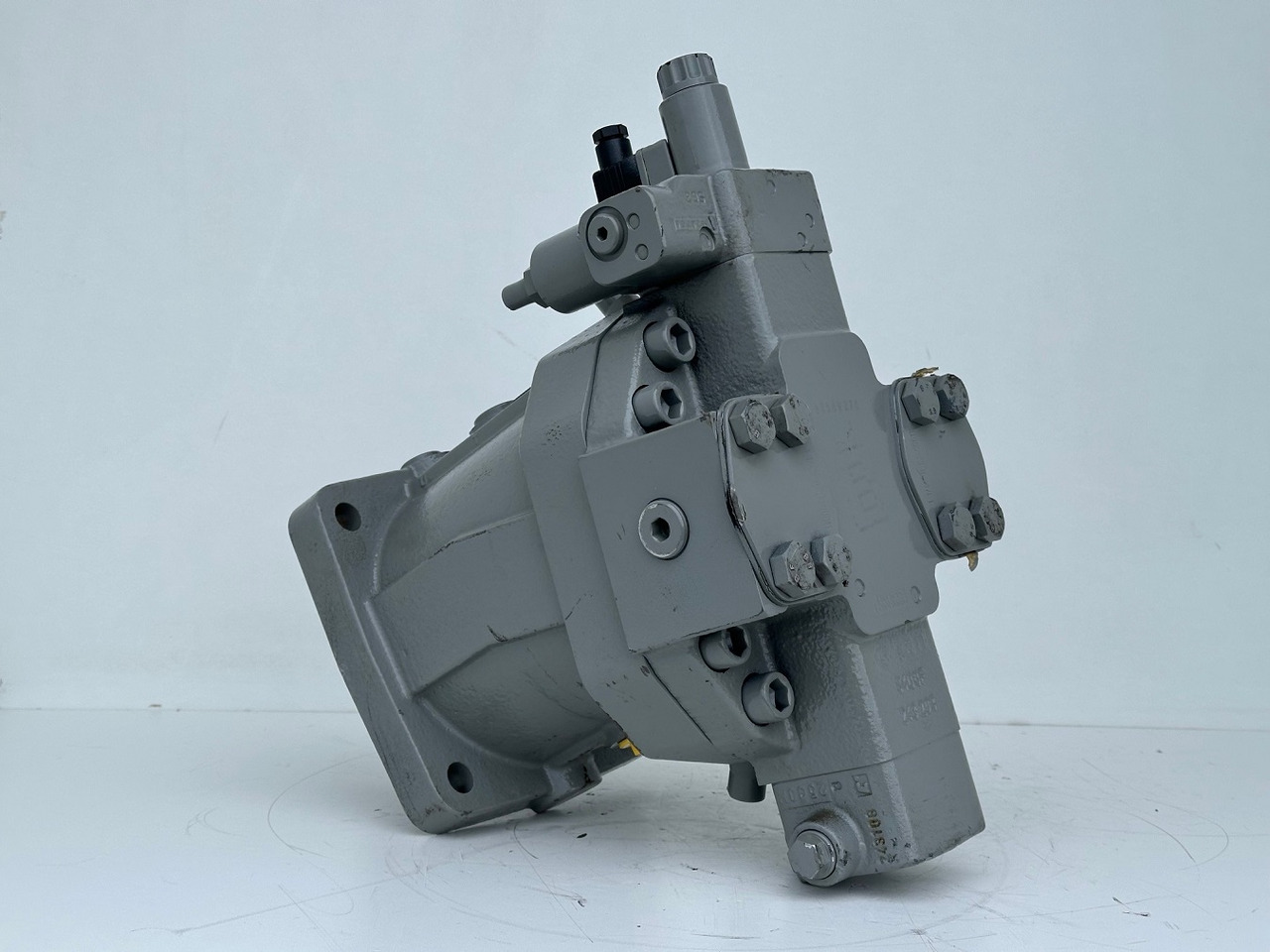 Liebherr Verstellmotor ID-Nr.510240108 - Hydromatik Rexroth Axialkolben-Verstellmotor Typ:A6VM140EP2D/63W-VZB017HB. #24338069# - מנוע הידרולי עבור עגורן זוחל: תמונה 4 Liebherr Verstellmotor ID-Nr.510240108 - Hydromatik Rexroth Axialkolben-Verstellmotor Typ:A6VM140EP2D/63W-VZB017HB. #24338069# - מנוע הידרולי עבור עגורן זוחל: תמונה 4