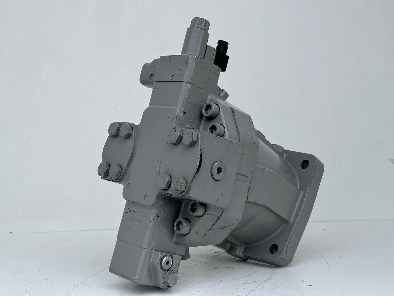 Liebherr Verstellmotor ID-Nr.510240108 - Hydromatik Rexroth Axialkolben-Verstellmotor Typ:A6VM140EP2D/63W-VZB017HB. #24338070# - מנוע הידרולי עבור עגורן זוחל: תמונה 4 Liebherr Verstellmotor ID-Nr.510240108 - Hydromatik Rexroth Axialkolben-Verstellmotor Typ:A6VM140EP2D/63W-VZB017HB. #24338070# - מנוע הידרולי עבור עגורן זוחל: תמונה 4
