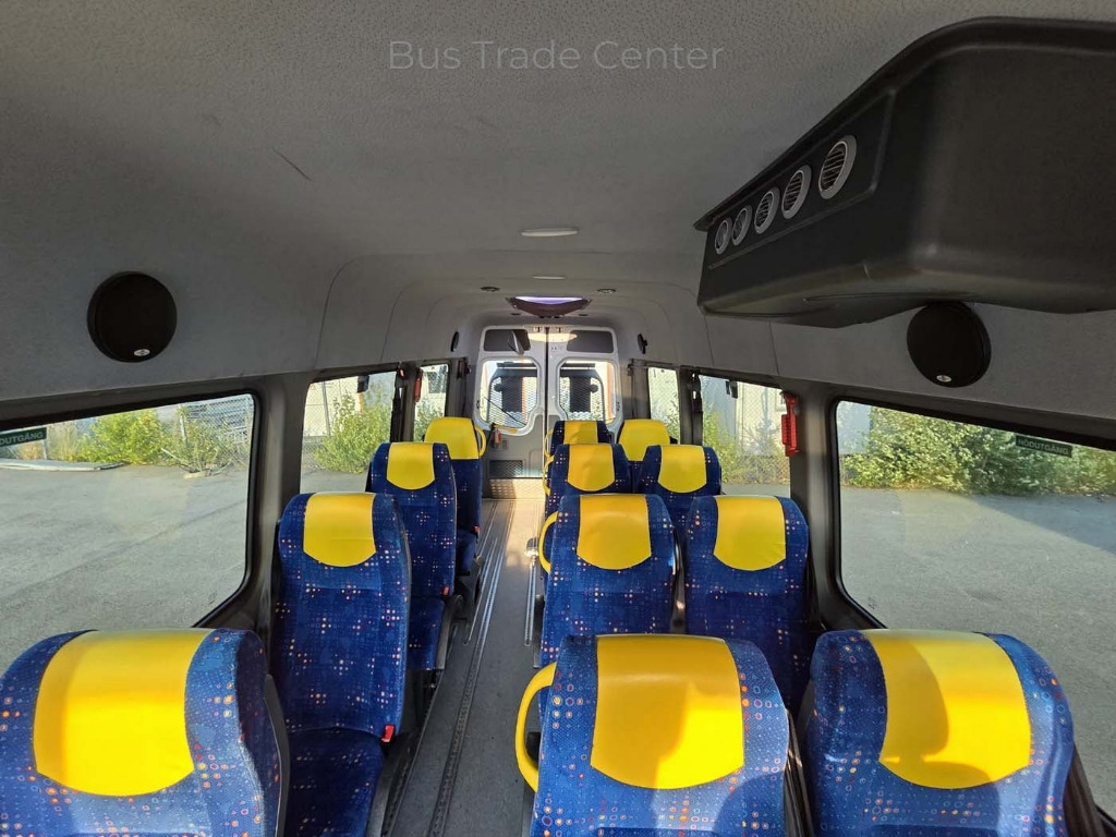 VOLKSWAGEN Crafter 50 LR // 2 units with lift - מיניבוס, כלי רכב מסחרי לנוסעים: תמונה 3 VOLKSWAGEN Crafter 50 LR // 2 units with lift - מיניבוס, כלי רכב מסחרי לנוסעים: תמונה 3