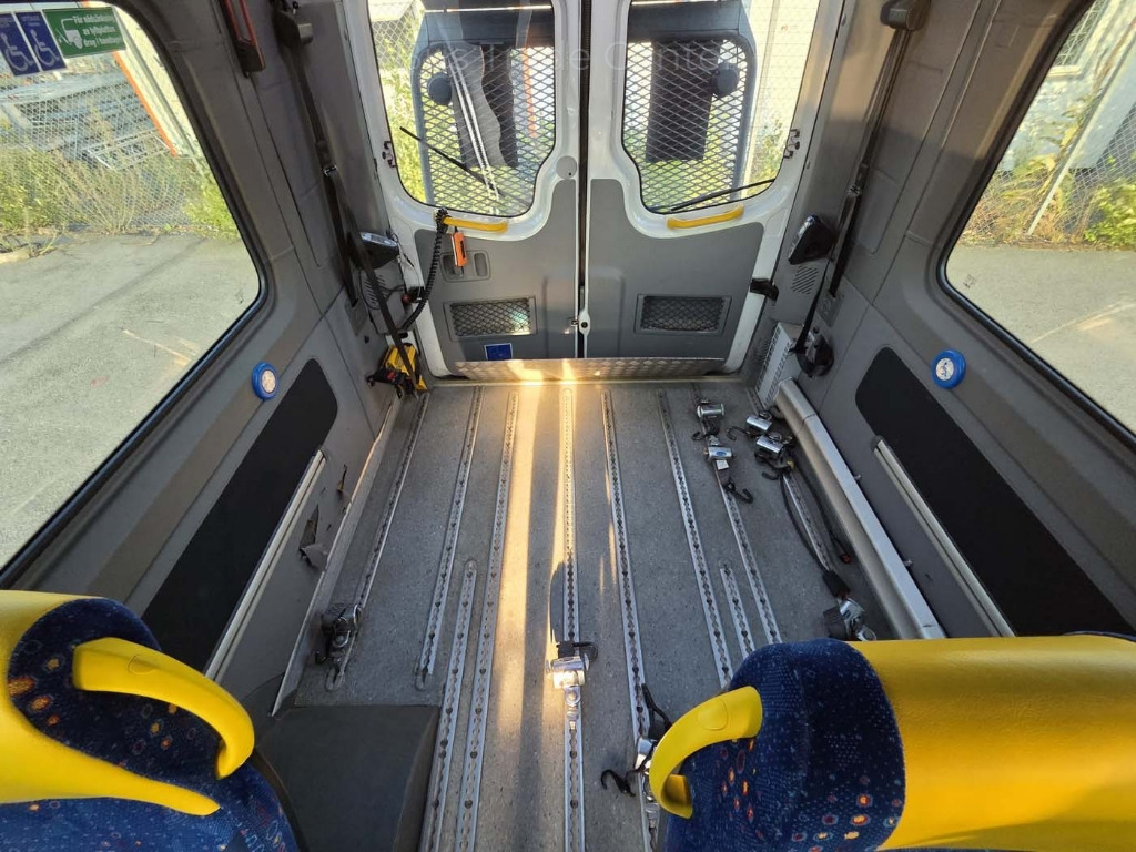 VOLKSWAGEN Crafter 50 LR // 3 units with lift - מיניבוס, כלי רכב מסחרי לנוסעים: תמונה 4 VOLKSWAGEN Crafter 50 LR // 3 units with lift - מיניבוס, כלי רכב מסחרי לנוסעים: תמונה 4