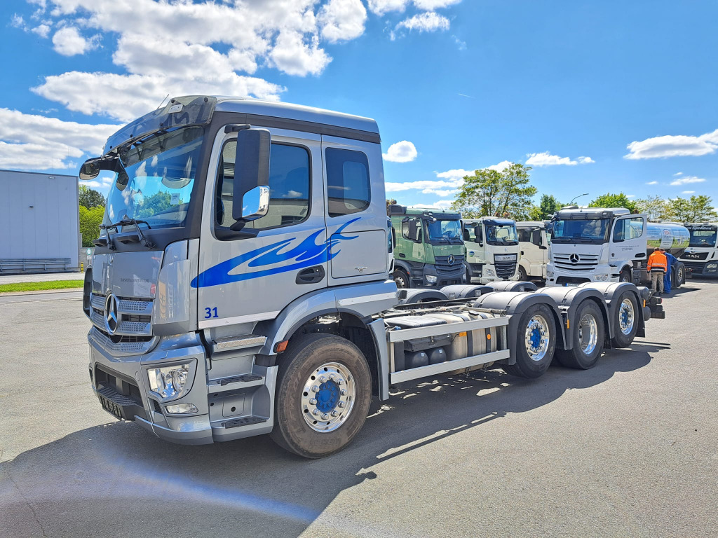 Mercedes Benz Actros 3243 8x2 1,2 & 4 Lenkachse, 2 & 4 Liftbar(Nr. 6051) - משאית עם שלדת תא: תמונה 3 Mercedes Benz Actros 3243 8x2 1,2 & 4 Lenkachse, 2 & 4 Liftbar(Nr. 6051) - משאית עם שלדת תא: תמונה 3