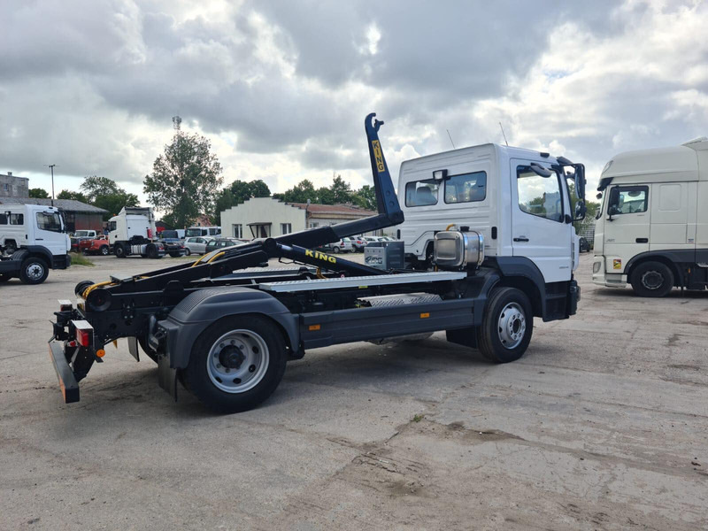 Mercedes-Benz Atego 1527L - משאית הרמת וו: תמונה 1 Mercedes-Benz Atego 1527L - משאית הרמת וו: תמונה 1