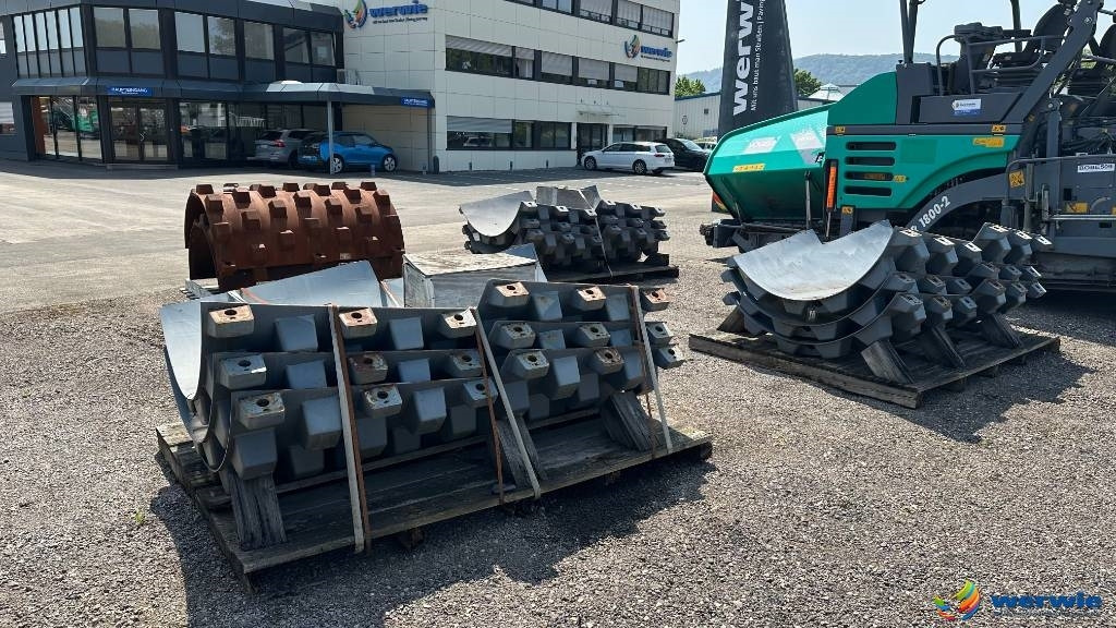 Hamm HAMM + VOLVO Stampffußschalen - חלקי חילוף עבור רולר: תמונה 1 Hamm HAMM + VOLVO Stampffußschalen - חלקי חילוף עבור רולר: תמונה 1