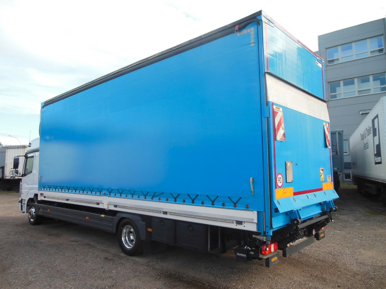 Mercedes-Benz 1223 ATEGO, GARANTI 12/2027, TOP, WIE NEUE!!! - משאית וילונות צד: תמונה 4 Mercedes-Benz 1223 ATEGO, GARANTI 12/2027, TOP, WIE NEUE!!! - משאית וילונות צד: תמונה 4