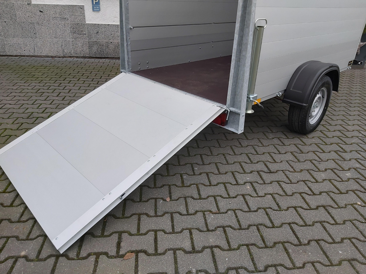 ALUBOXX Deckelanhänger GTB 1200 VT3 251x126x153cm Heckrampe (S) 1200kg Winter Aktion - קרון נגרר בתיבה סגורה: תמונה 4 ALUBOXX Deckelanhänger GTB 1200 VT3 251x126x153cm Heckrampe (S) 1200kg Winter Aktion - קרון נגרר בתיבה סגורה: תמונה 4