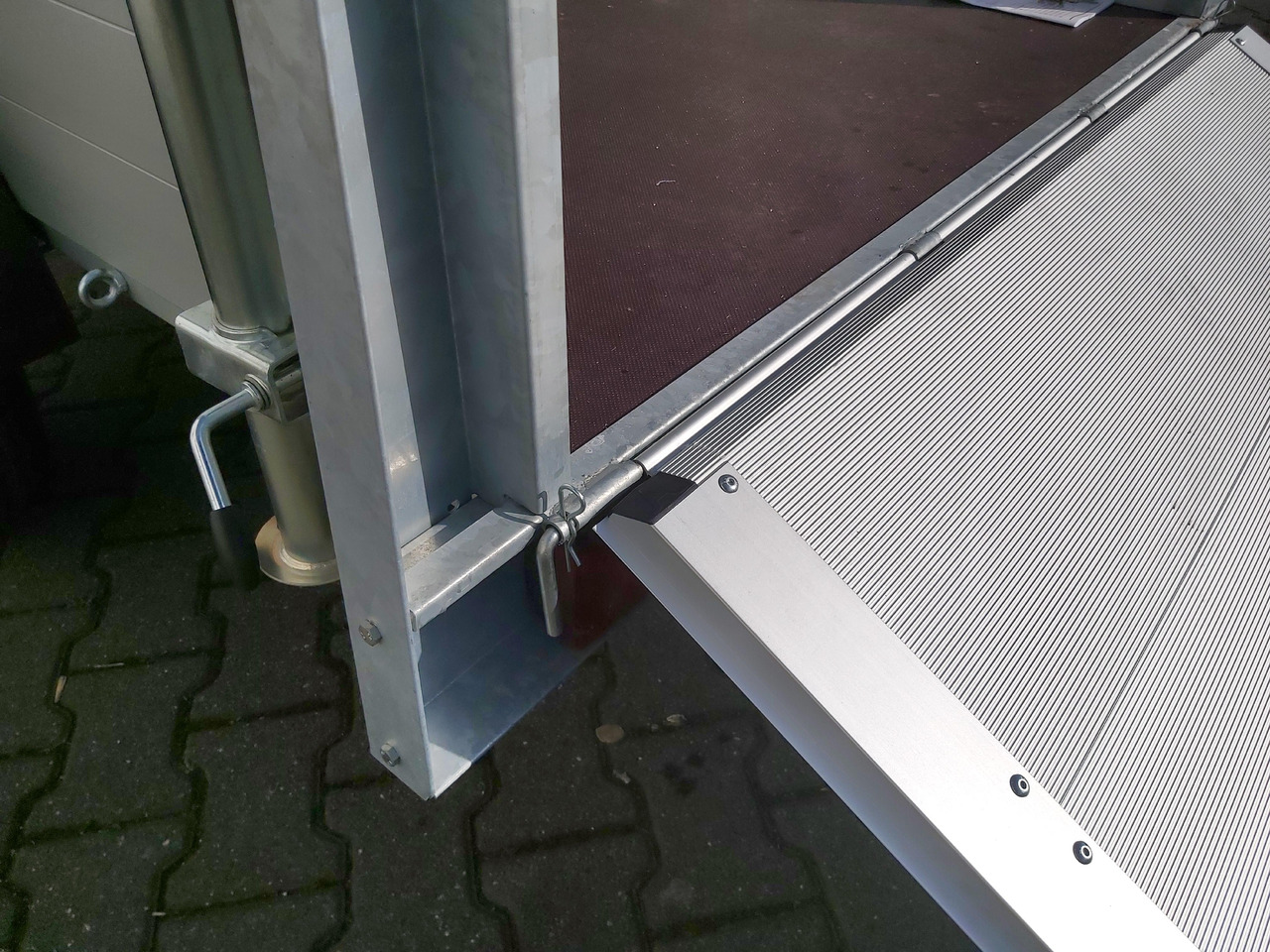ALUBOXX Deckelanhänger GTB 750 VT2 211x126x118cm Heckrampe (XS) 750kg Top Seller Angebot - קרון נגרר בתיבה סגורה: תמונה 5 ALUBOXX Deckelanhänger GTB 750 VT2 211x126x118cm Heckrampe (XS) 750kg Top Seller Angebot - קרון נגרר בתיבה סגורה: תמונה 5