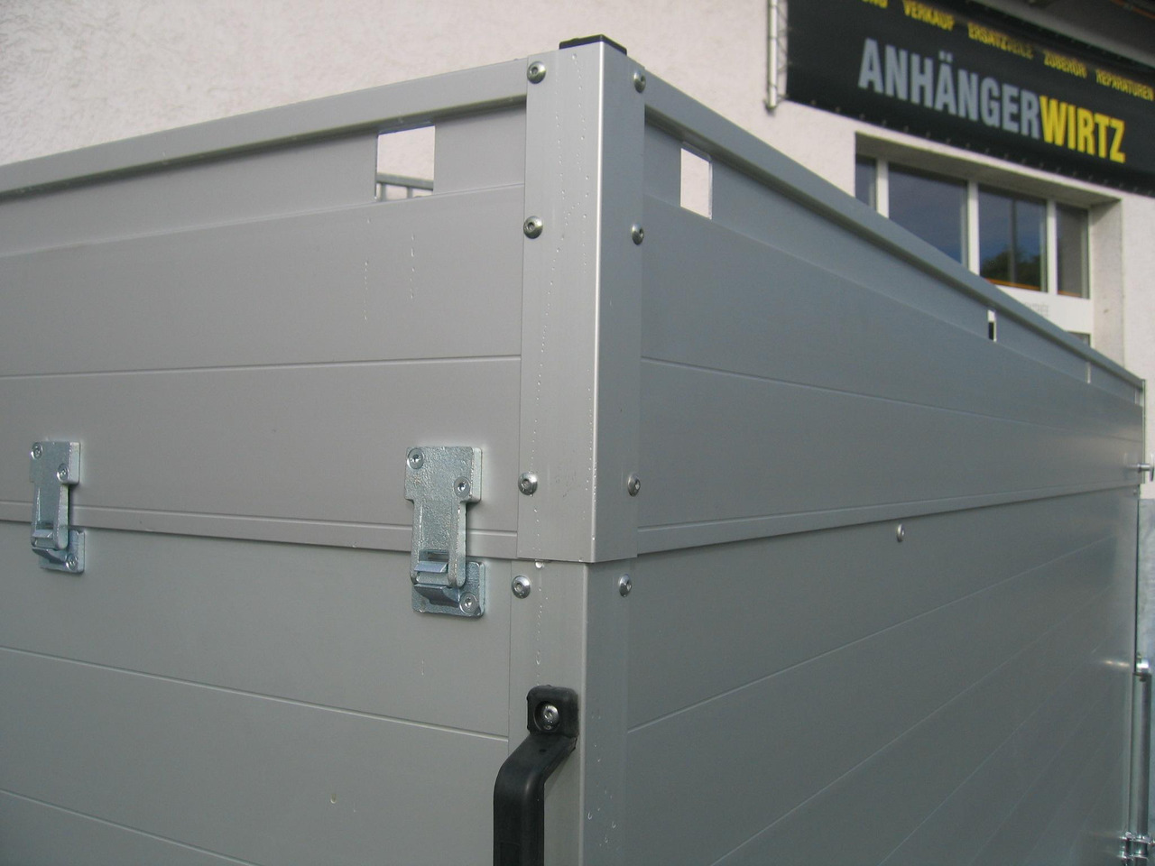 ALUBOXX Deckelanhänger GTT 1500 VT2 301x126x118cm Heckrampe (M) 1500kg order Aktion - קרון נגרר בתיבה סגורה: תמונה 3 ALUBOXX Deckelanhänger GTT 1500 VT2 301x126x118cm Heckrampe (M) 1500kg order Aktion - קרון נגרר בתיבה סגורה: תמונה 3