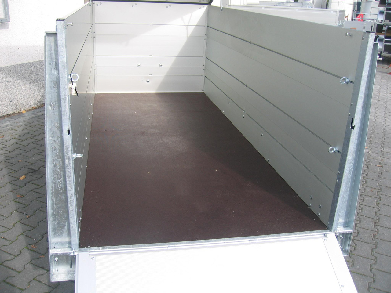 ALUBOXX Deckelanhänger GTT 1500 VT2 301x126x118cm Heckrampe (M) 1500kg order Aktion - קרון נגרר בתיבה סגורה: תמונה 5 ALUBOXX Deckelanhänger GTT 1500 VT2 301x126x118cm Heckrampe (M) 1500kg order Aktion - קרון נגרר בתיבה סגורה: תמונה 5