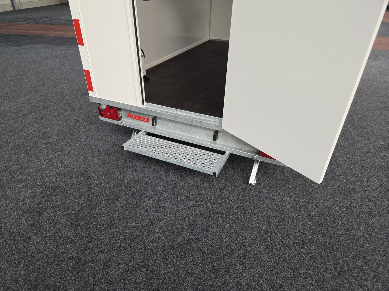 Bauwagen PTS 1400.390×188 Heizung Toilette 1400kg - קרון נגרר בתיבה סגורה: תמונה 5 Bauwagen PTS 1400.390×188 Heizung Toilette 1400kg - קרון נגרר בתיבה סגורה: תמונה 5