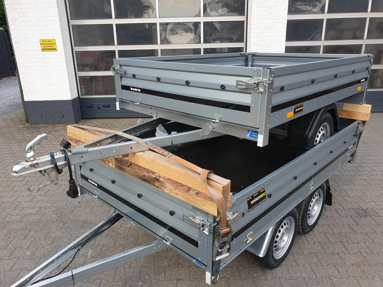Brenderup 3205 SUB 750 204x142x35cm (XS) 750kg TOPSELLER - קרון נגרר צד נופל/ שטוח: תמונה 1 Brenderup 3205 SUB 750 204x142x35cm (XS) 750kg TOPSELLER - קרון נגרר צד נופל/ שטוח: תמונה 1