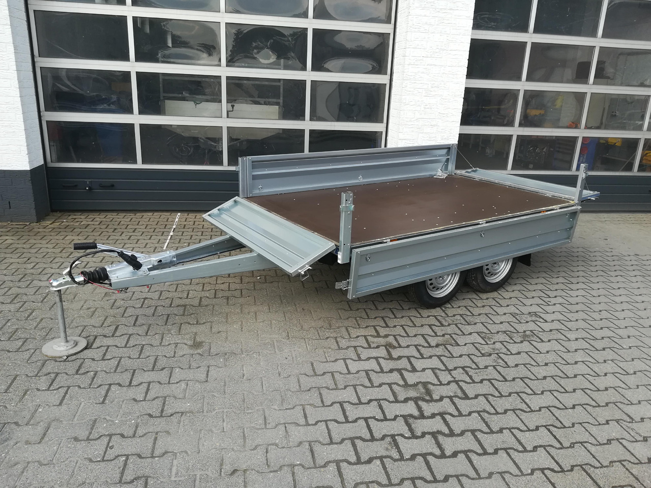 Brenderup 3251 STB 1000 Tandemachse 250x142x35cm (S) 13" 1000kg Januar Aktion - קרון נגרר צד נופל/ שטוח: תמונה 3 Brenderup 3251 STB 1000 Tandemachse 250x142x35cm (S) 13" 1000kg Januar Aktion - קרון נגרר צד נופל/ שטוח: תמונה 3