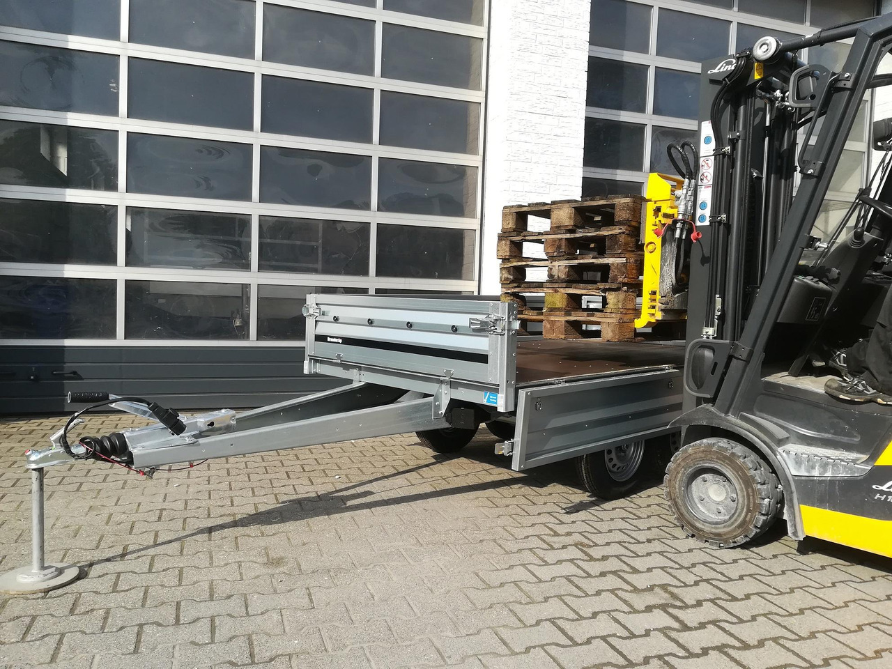 Brenderup 3251 STB 1000 Tandemachse 250x142x35cm (S) 13" 1000kg Januar Aktion - קרון נגרר צד נופל/ שטוח: תמונה 5 Brenderup 3251 STB 1000 Tandemachse 250x142x35cm (S) 13" 1000kg Januar Aktion - קרון נגרר צד נופל/ שטוח: תמונה 5