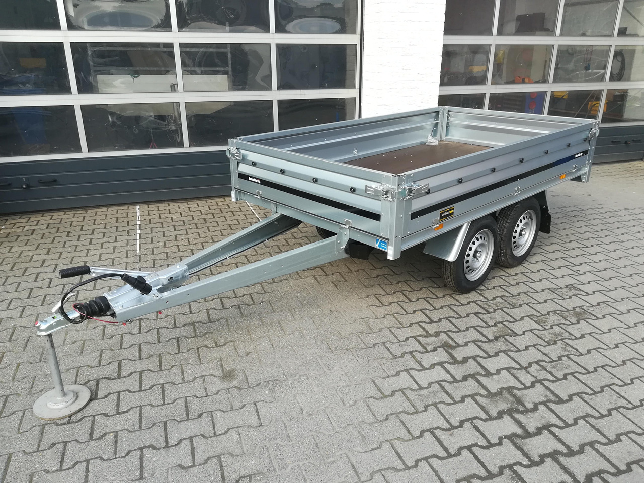 Brenderup 3251 STB 1000 Tandemachse 250x142x35cm (S) 13" 1000kg Januar Aktion - קרון נגרר צד נופל/ שטוח: תמונה 2 Brenderup 3251 STB 1000 Tandemachse 250x142x35cm (S) 13" 1000kg Januar Aktion - קרון נגרר צד נופל/ שטוח: תמונה 2