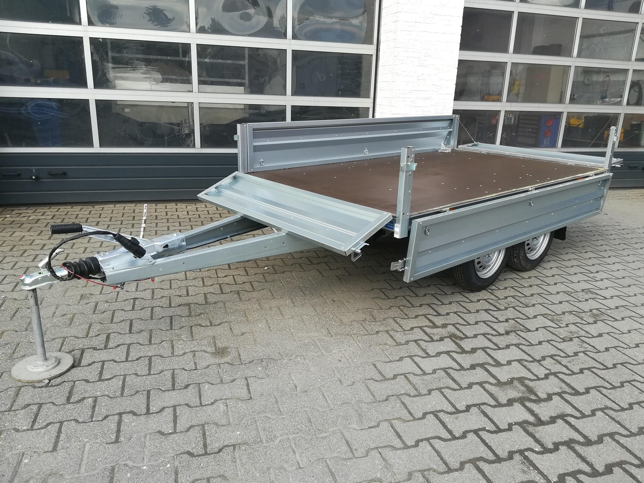 Brenderup 3251 STB 1000 Tandemachse 250x142x35cm (S) 13" 1000kg Januar Aktion - קרון נגרר צד נופל/ שטוח: תמונה 4 Brenderup 3251 STB 1000 Tandemachse 250x142x35cm (S) 13" 1000kg Januar Aktion - קרון נגרר צד נופל/ שטוח: תמונה 4