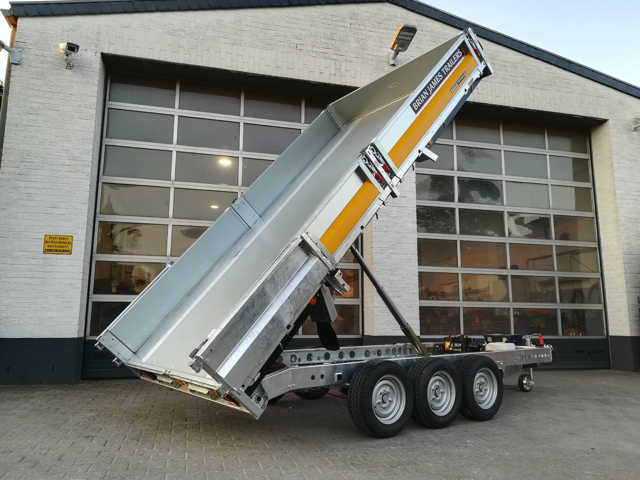 Brian James Trailer CarGO Tipper 2 elektrisch 360x195x30cm Stahlbordwände Pendel 12" Tridem 3,5t on - קרון נגרר עם מזהיר: תמונה 1 Brian James Trailer CarGO Tipper 2 elektrisch 360x195x30cm Stahlbordwände Pendel 12" Tridem 3,5t on - קרון נגרר עם מזהיר: תמונה 1