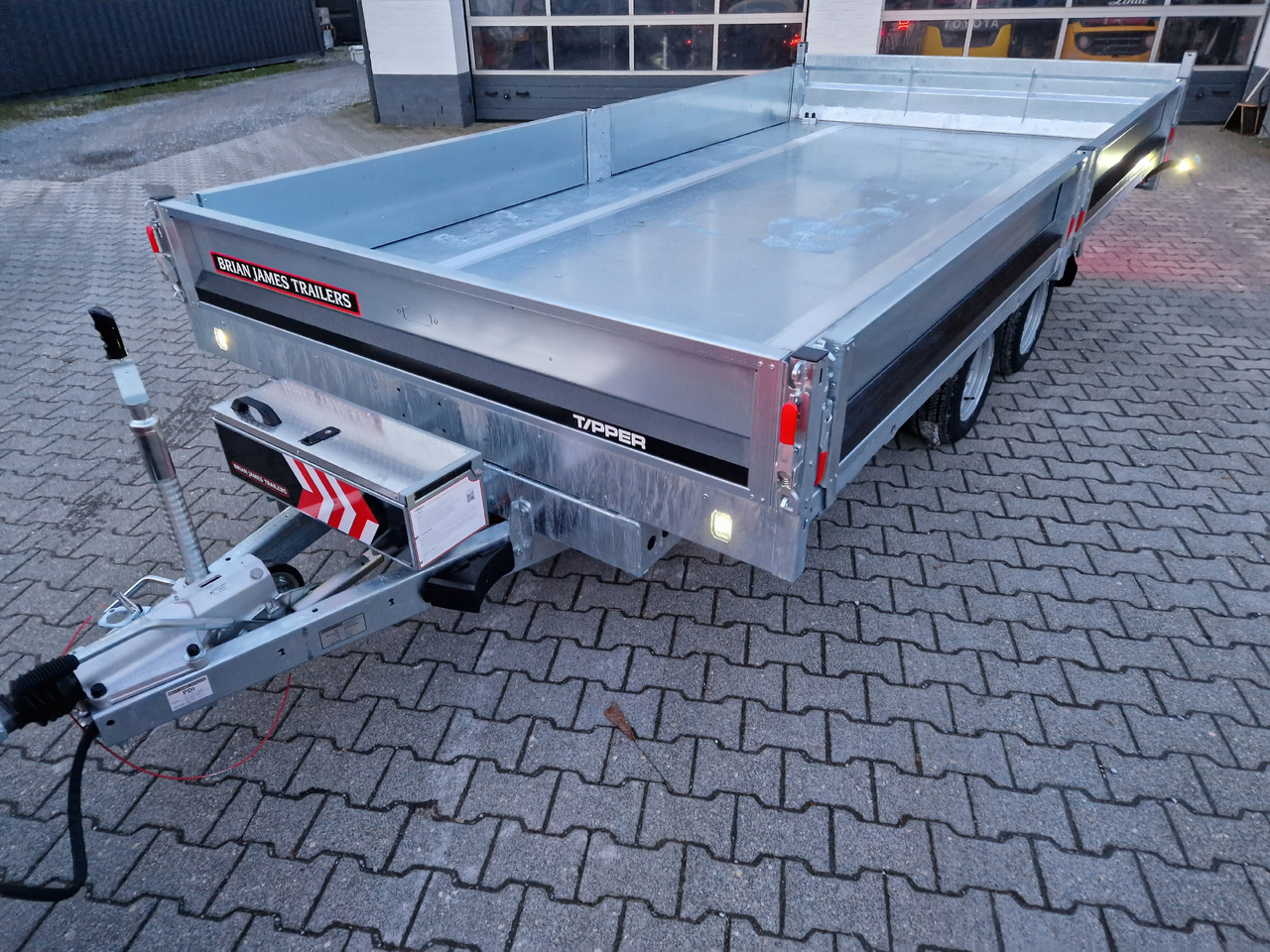 Brian James Trailer CarGO Tipper 400x200x30cm elektro Pendelklappe blackline LED 3500kg Tandem - קרון נגרר עם מזהיר: תמונה 4 Brian James Trailer CarGO Tipper 400x200x30cm elektro Pendelklappe blackline LED 3500kg Tandem - קרון נגרר עם מזהיר: תמונה 4