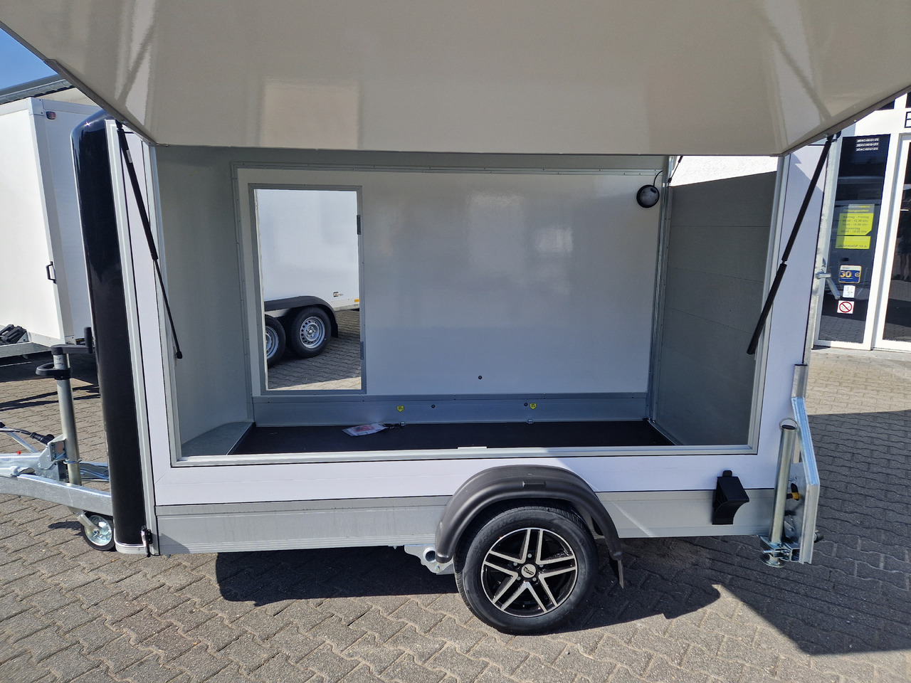 Cargo Roadster 300 300x150x184cm Sandwich weiß Poly black Seitenklappe &Tür Alufelgen 1300kg Pullman - קרון נגרר לממכר: תמונה 2 Cargo Roadster 300 300x150x184cm Sandwich weiß Poly black Seitenklappe &Tür Alufelgen 1300kg Pullman - קרון נגרר לממכר: תמונה 2