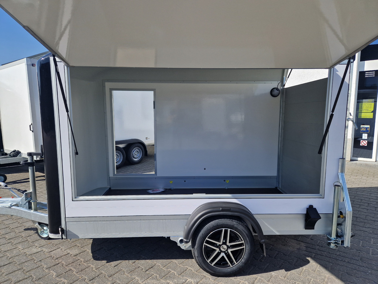 Cargo Roadster 300 300x150x184cm Sandwich weiß Poly black Seitenklappe &Tür Alufelgen 1300kg Pullman - קרון נגרר לממכר: תמונה 3 Cargo Roadster 300 300x150x184cm Sandwich weiß Poly black Seitenklappe &Tür Alufelgen 1300kg Pullman - קרון נגרר לממכר: תמונה 3