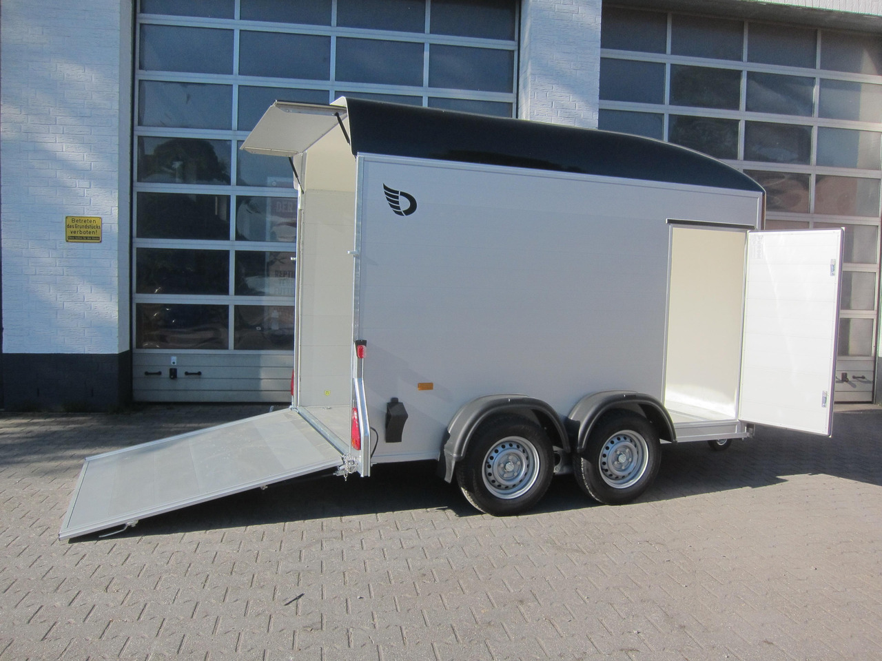 Cargo Roadster 500 312x167x199cm Alu Poly black Seitentür 100km/H Pullman 2000kg Sommer Aktion 2025 - קרון נגרר בתיבה סגורה: תמונה 1 Cargo Roadster 500 312x167x199cm Alu Poly black Seitentür 100km/H Pullman 2000kg Sommer Aktion 2025 - קרון נגרר בתיבה סגורה: תמונה 1