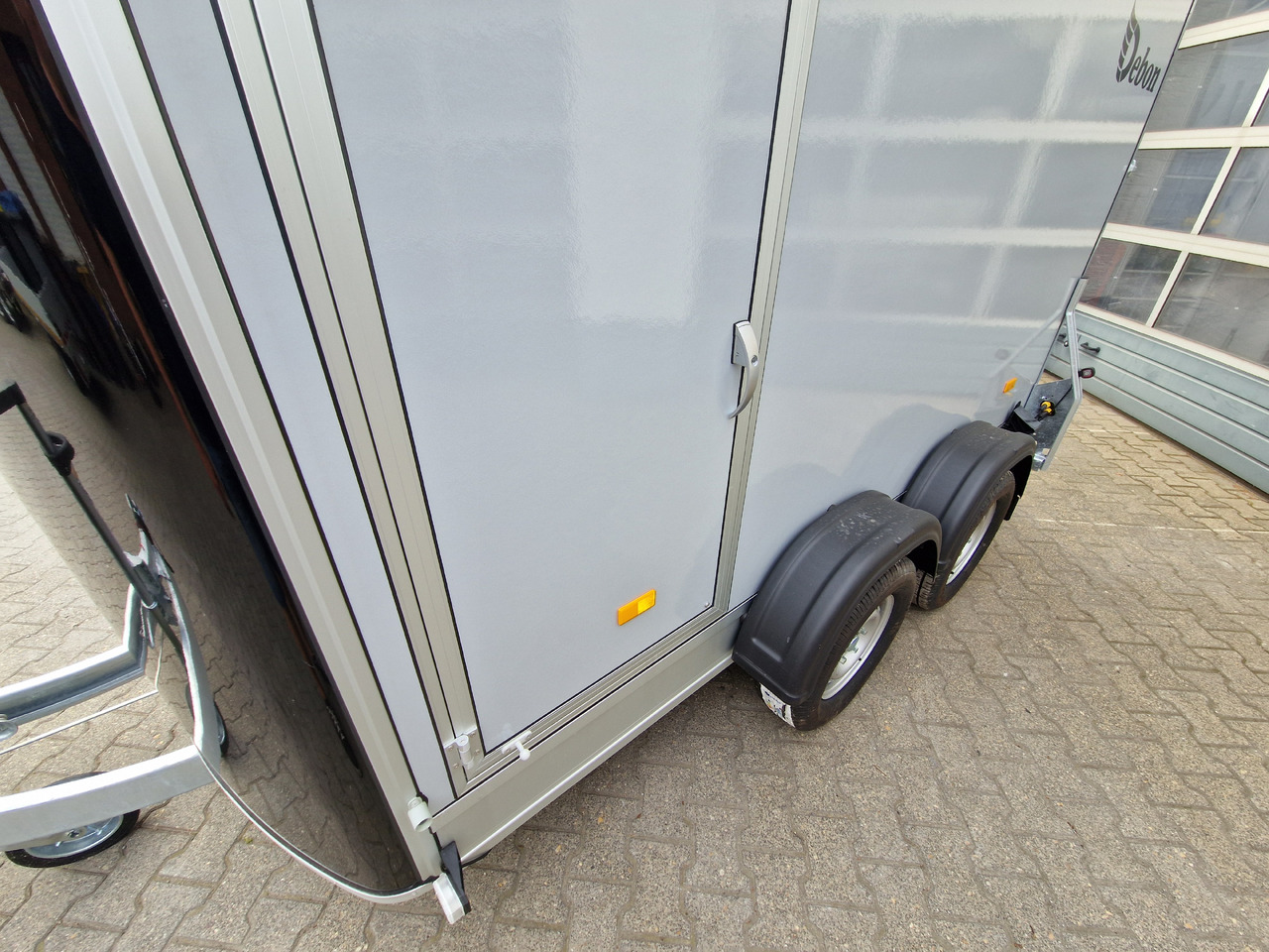 Cargo Roadster 500 312x167x199cm Sandwich Poly schwarz Seitenklappe Seitentür Pullman 100 km/H - קרון נגרר לממכר: תמונה 4 Cargo Roadster 500 312x167x199cm Sandwich Poly schwarz Seitenklappe Seitentür Pullman 100 km/H - קרון נגרר לממכר: תמונה 4