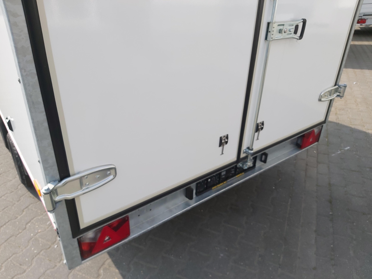 Hochlader Koffer TFSP 360T.00 360x200x210cm areo Zurrsystem Seitentür 10" (L) 2700kg 100km/H - קרון נגרר בתיבה סגורה: תמונה 5 Hochlader Koffer TFSP 360T.00 360x200x210cm areo Zurrsystem Seitentür 10" (L) 2700kg 100km/H - קרון נגרר בתיבה סגורה: תמונה 5