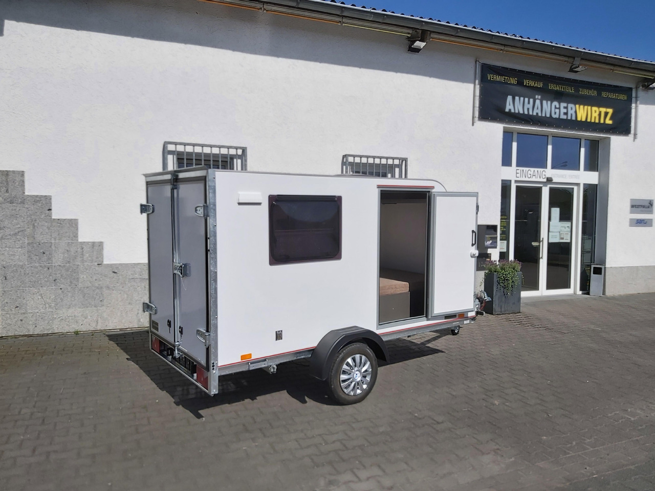 Kargo Camp TFS S Midi 320x150x150cm aero LUX Bett Fenster Seitentür Dachluke Strom 750kg Bremse 2024 - קרוואן נגרר: תמונה 3 Kargo Camp TFS S Midi 320x150x150cm aero LUX Bett Fenster Seitentür Dachluke Strom 750kg Bremse 2024 - קרוואן נגרר: תמונה 3