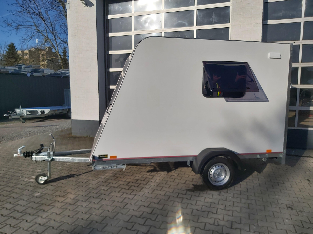 Kargo Camp TFS S Midi+ 320x150x180cm aero Seitentür Rampe Fenster+ 230V 12V 750kg Bremse 100km/H - קרוואן נגרר: תמונה 3 Kargo Camp TFS S Midi+ 320x150x180cm aero Seitentür Rampe Fenster+ 230V 12V 750kg Bremse 100km/H - קרוואן נגרר: תמונה 3