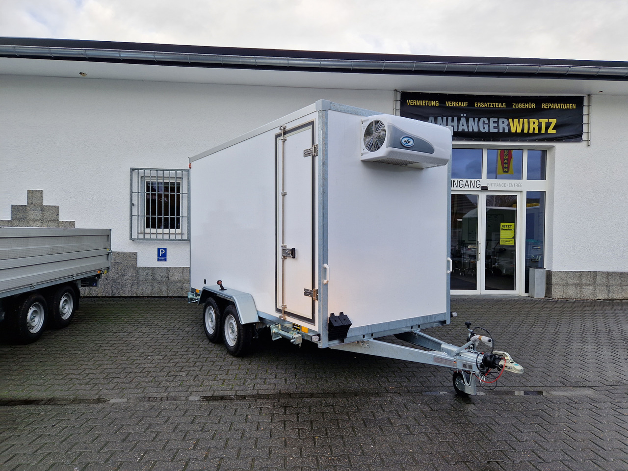Kargo CoolBoxx FK2736HT 355x162x198cm Seitentür 230V +Kühler Govi Arktik 2000 100km/H 2700kg - קרון נגרר עם קירור: תמונה 2 Kargo CoolBoxx FK2736HT 355x162x198cm Seitentür 230V +Kühler Govi Arktik 2000 100km/H 2700kg - קרון נגרר עם קירור: תמונה 2