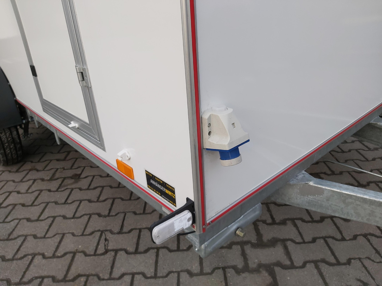 Koffer Sport Camp TFS 360.00 360x180x190cm aero Seitentür 2 Fenster+ DL IL 230V 1300kg 100km/H - קרוואן נגרר: תמונה 5 Koffer Sport Camp TFS 360.00 360x180x190cm aero Seitentür 2 Fenster+ DL IL 230V 1300kg 100km/H - קרוואן נגרר: תמונה 5