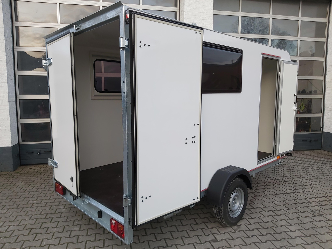 Koffer Sport Camp TFS 360.00 360x180x190cm aero Seitentür 2 Fenster+ DL IL 230V 1300kg 100km/H - קרוואן נגרר: תמונה 4 Koffer Sport Camp TFS 360.00 360x180x190cm aero Seitentür 2 Fenster+ DL IL 230V 1300kg 100km/H - קרוואן נגרר: תמונה 4