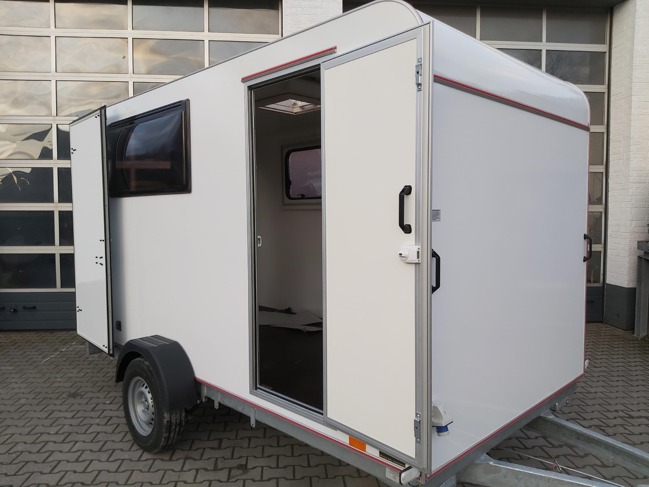 Koffer Sport Camp TFS 360.00 360x180x190cm aero Seitentür 2 Fenster+ DL IL 230V 1300kg 100km/H - קרוואן נגרר: תמונה 3 Koffer Sport Camp TFS 360.00 360x180x190cm aero Seitentür 2 Fenster+ DL IL 230V 1300kg 100km/H - קרוואן נגרר: תמונה 3