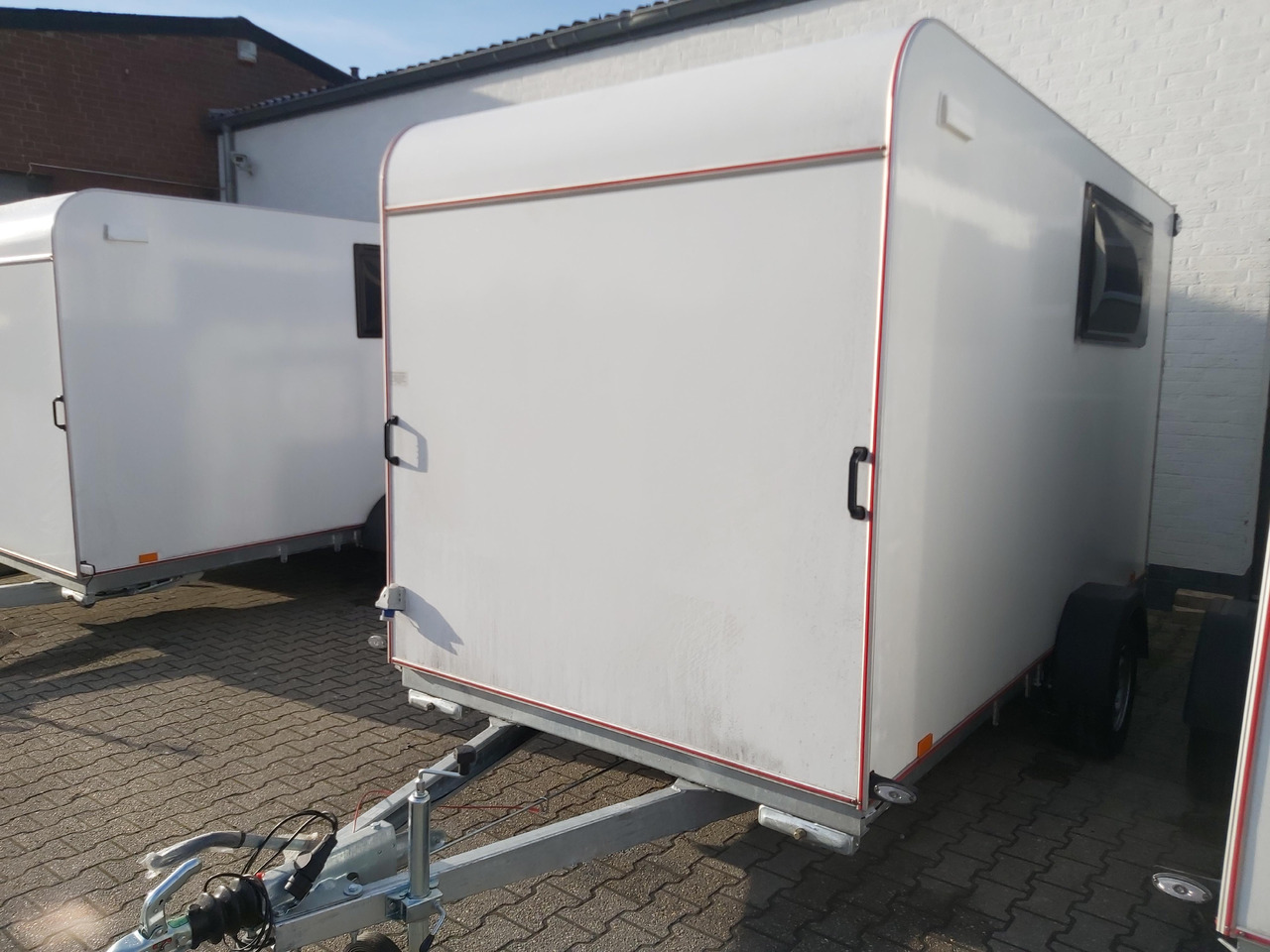 Koffer Sport Camp TFS 360.00 360x180x190cm aero Seitentür 2 Fenster+ DL IL 230V 1300kg 100km/H - קרוואן נגרר: תמונה 1 Koffer Sport Camp TFS 360.00 360x180x190cm aero Seitentür 2 Fenster+ DL IL 230V 1300kg 100km/H - קרוואן נגרר: תמונה 1