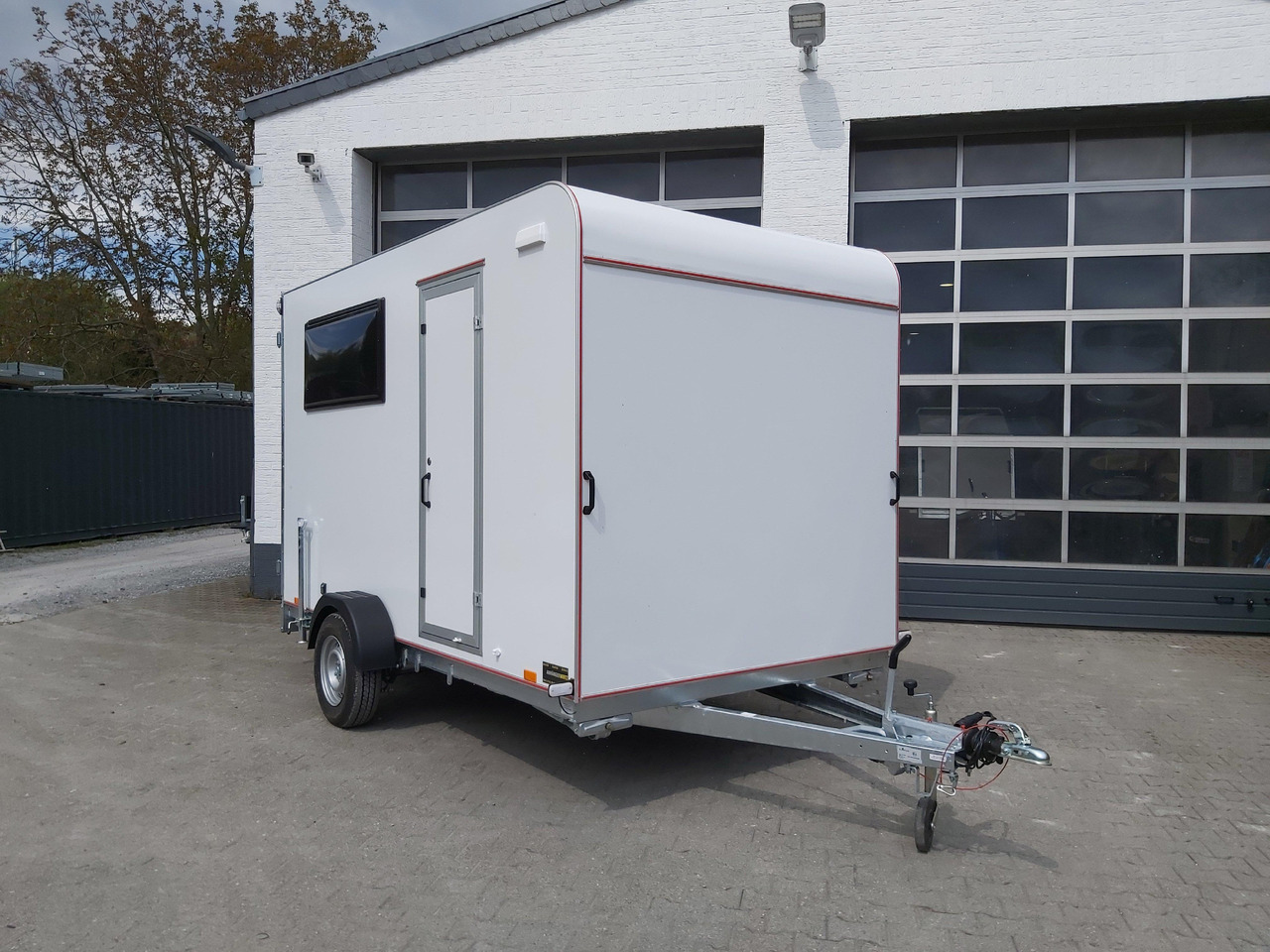 Koffer Sport Camp TFS 360.00 360x200x210cm aero Seitentür Fenster Bett (L) 1300kg 100km/H - קרוואן נגרר: תמונה 3 Koffer Sport Camp TFS 360.00 360x200x210cm aero Seitentür Fenster Bett (L) 1300kg 100km/H - קרוואן נגרר: תמונה 3