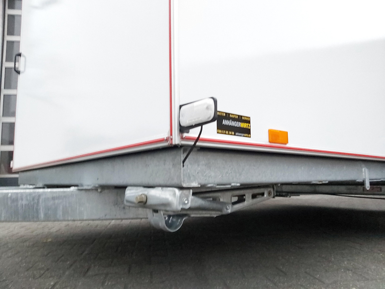 Koffer Sport Camp TFS 360.01 1500 360x200x210cm Seitentür Heckrampe 2 Fenster IL 230V 100km/H 1500kg - קרון נגרר בתיבה סגורה: תמונה 5 Koffer Sport Camp TFS 360.01 1500 360x200x210cm Seitentür Heckrampe 2 Fenster IL 230V 100km/H 1500kg - קרון נגרר בתיבה סגורה: תמונה 5