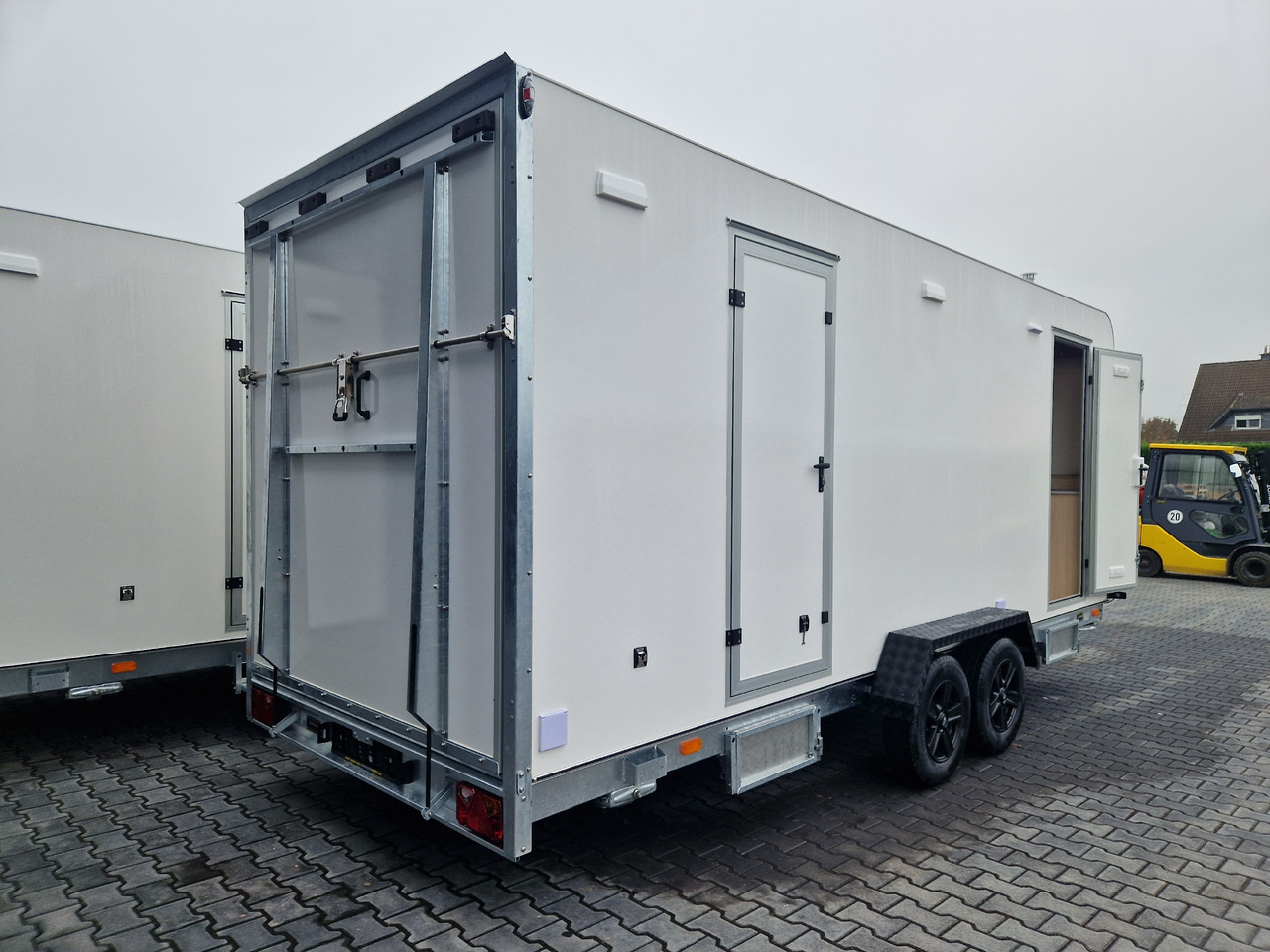 Koffer Sport Camp TFS 550.01 550x200x210cm Laderaum ST & Wohnabteil 2700kg - קרוואן נגרר: תמונה 4 Koffer Sport Camp TFS 550.01 550x200x210cm Laderaum ST & Wohnabteil 2700kg - קרוואן נגרר: תמונה 4