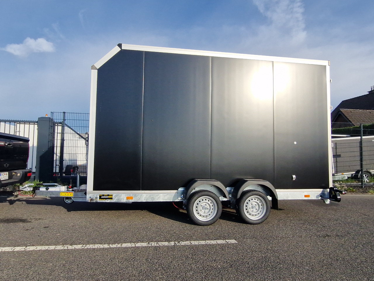 Kofferanhänger EasyLift L+ 3500 350x163x230cm black aerodynamisch 3500kg - קרון נגרר לצמחים: תמונה 4 Kofferanhänger EasyLift L+ 3500 350x163x230cm black aerodynamisch 3500kg - קרון נגרר לצמחים: תמונה 4