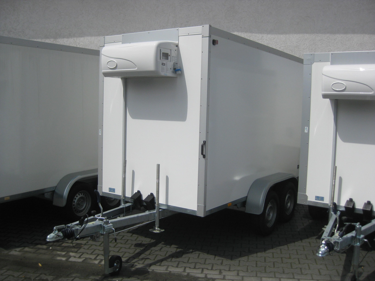 Kühlanhänger AZKF 2735/155 343x154x200cm GOVI Kühlaggregat 4 Iso 60 Frioliner Juli Aktion - קרון נגרר עם קירור: תמונה 1 Kühlanhänger AZKF 2735/155 343x154x200cm GOVI Kühlaggregat 4 Iso 60 Frioliner Juli Aktion - קרון נגרר עם קירור: תמונה 1