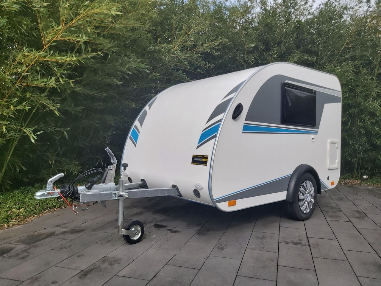 Mini Camper Mini Tommy TMC25 252x140x121cm aero V1 Küche 12V/230V 100km/H 750kg gebremst Modell 24 - קרוואן נגרר: תמונה 1 Mini Camper Mini Tommy TMC25 252x140x121cm aero V1 Küche 12V/230V 100km/H 750kg gebremst Modell 24 - קרוואן נגרר: תמונה 1