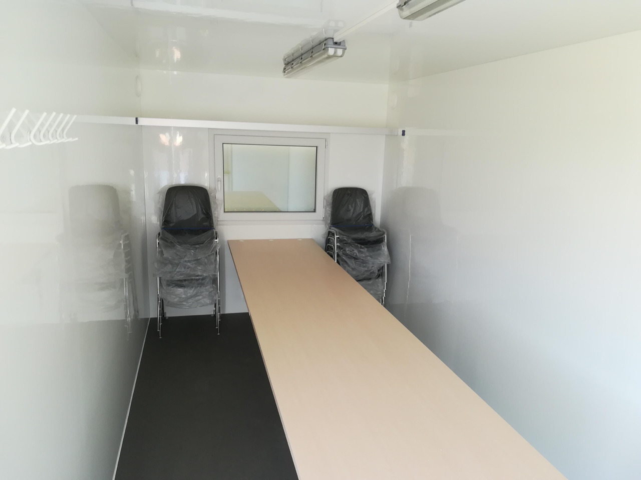 Mobiles Büro 612x222x220cm Tür + Fenster + WC Raum (XXXL) 2000kg - מכולת בנייה, קרון נגרר: תמונה 5 Mobiles Büro 612x222x220cm Tür + Fenster + WC Raum (XXXL) 2000kg - מכולת בנייה, קרון נגרר: תמונה 5
