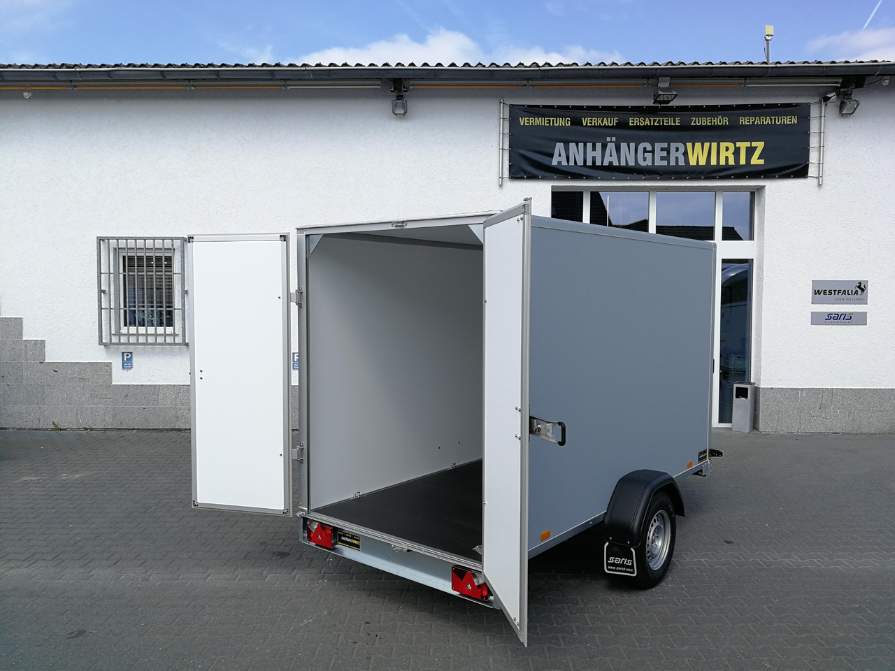 Saris Koffer GO 306 306x154x180cm GFK grau (M) 1500kg Modell 2025 - קרון נגרר בתיבה סגורה: תמונה 5 Saris Koffer GO 306 306x154x180cm GFK grau (M) 1500kg Modell 2025 - קרון נגרר בתיבה סגורה: תמונה 5