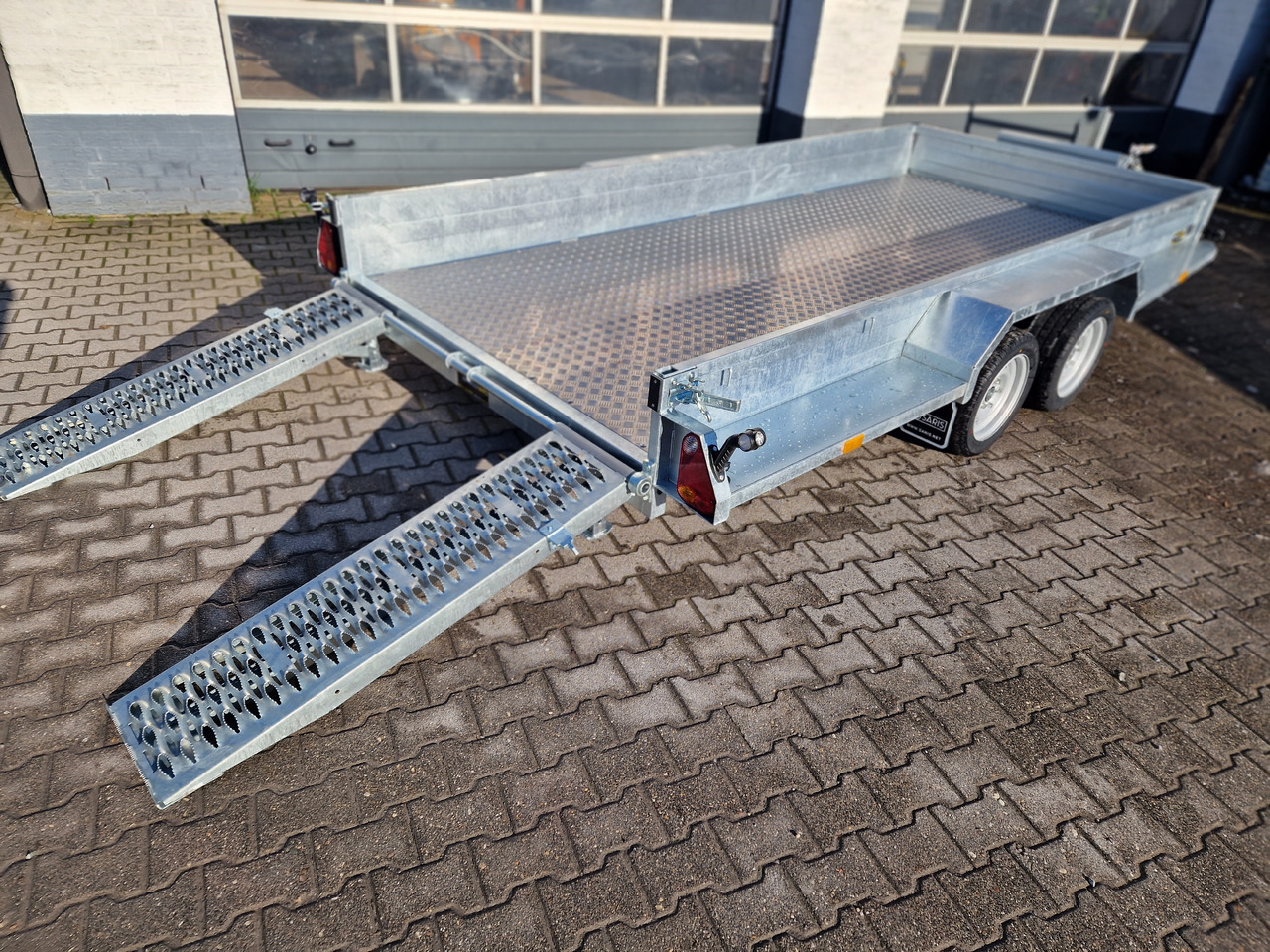 Saris Magnum MAXX 3500 406x182x30cm force one Rampen Schaufelablage 100km/H 3500kg Januar Aktion - קרון נגרר לצמחים: תמונה 1 Saris Magnum MAXX 3500 406x182x30cm force one Rampen Schaufelablage 100km/H 3500kg Januar Aktion - קרון נגרר לצמחים: תמונה 1