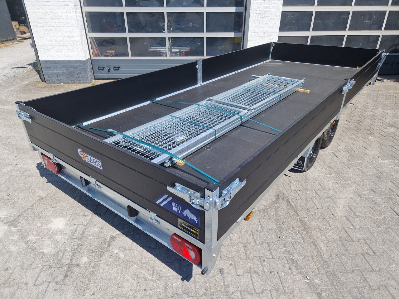 Saris PL HD 506 204 3500 2 506x204x35cm heavy duty black LED Licht (XXL) 3500kg - קרון נגרר צד נופל/ שטוח: תמונה 4 Saris PL HD 506 204 3500 2 506x204x35cm heavy duty black LED Licht (XXL) 3500kg - קרון נגרר צד נופל/ שטוח: תמונה 4